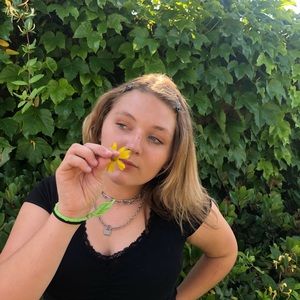 Meet your Posher, Stella